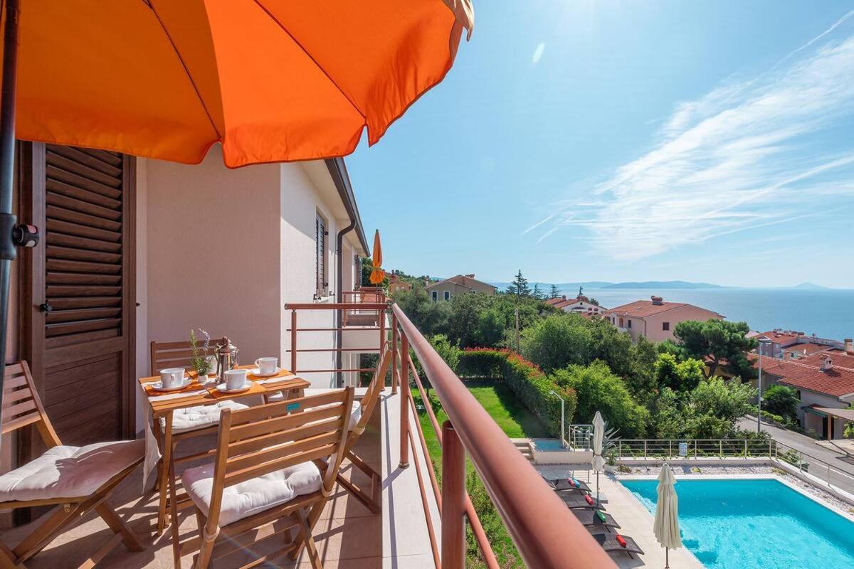E&T Apartments With A Beautiful Pool Rabac Habitación foto
